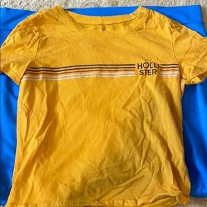 Plain basic Hollister tee!